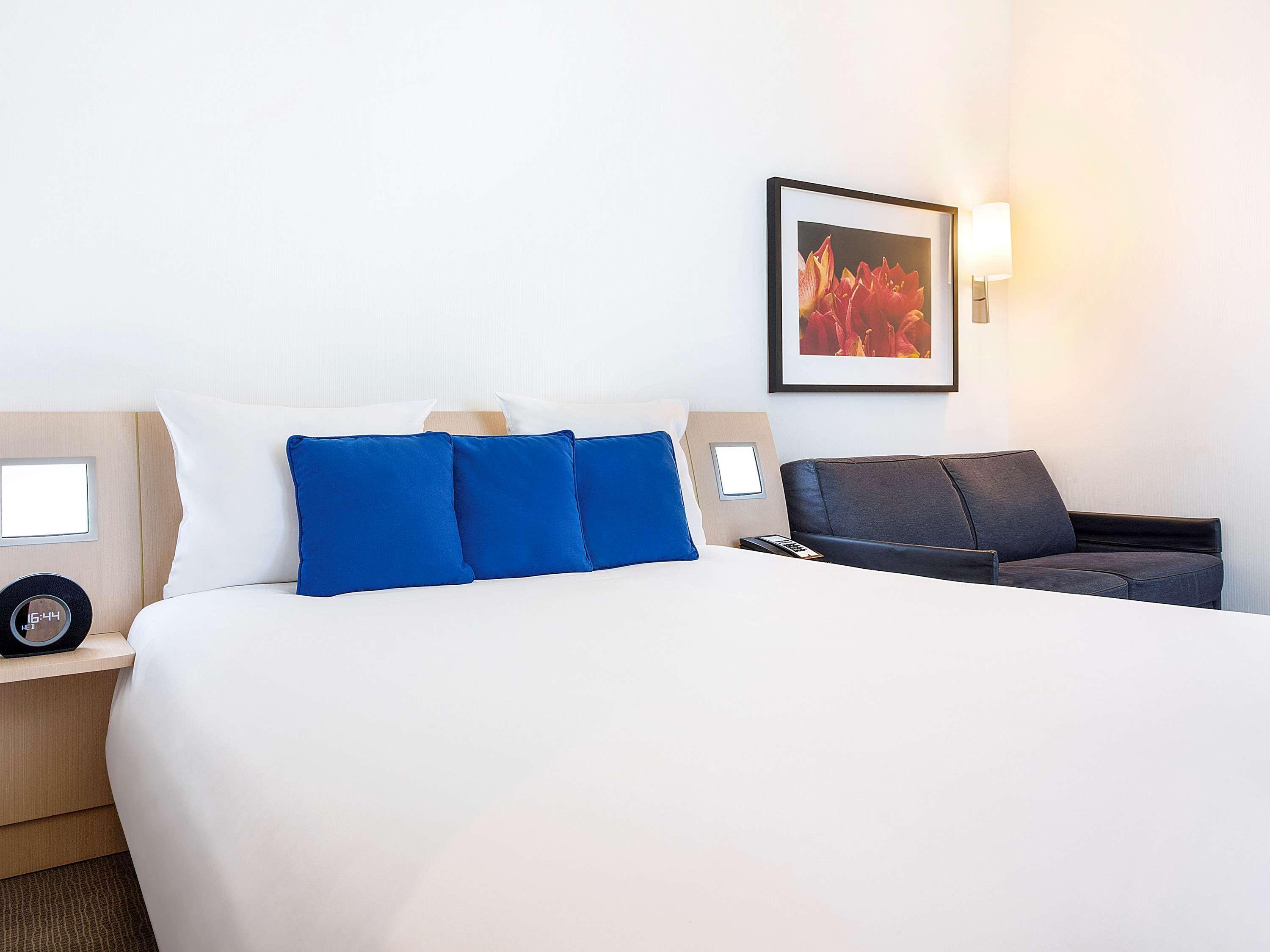 Novotel Abu Dhabi Al Bustan Exterior foto Room at Ibis Paris Orly Sud